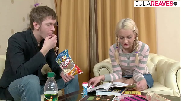 คลิปหลุด เปิดซิงรูหลังสาวบลอนด์! – บทเรียนแรกสู่งานประตูหลัง ฝึกหัดเปิดรูแคบๆ จนร้องครางลั่นห้อง